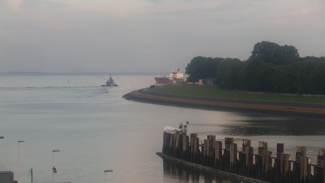 Archived image Webcam Brunsbüttel: Lock chambers on the Kiel Canal