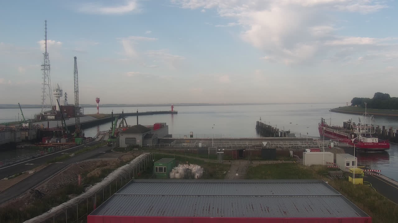 Archived image Webcam Brunsbüttel: Lock chambers on the Kiel Canal