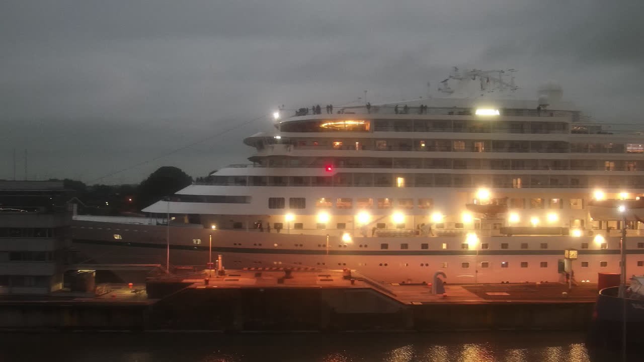 Archiv Foto Webcam Brunsbüttel: Schleusenkammern am Nord-Ostsee Kanal