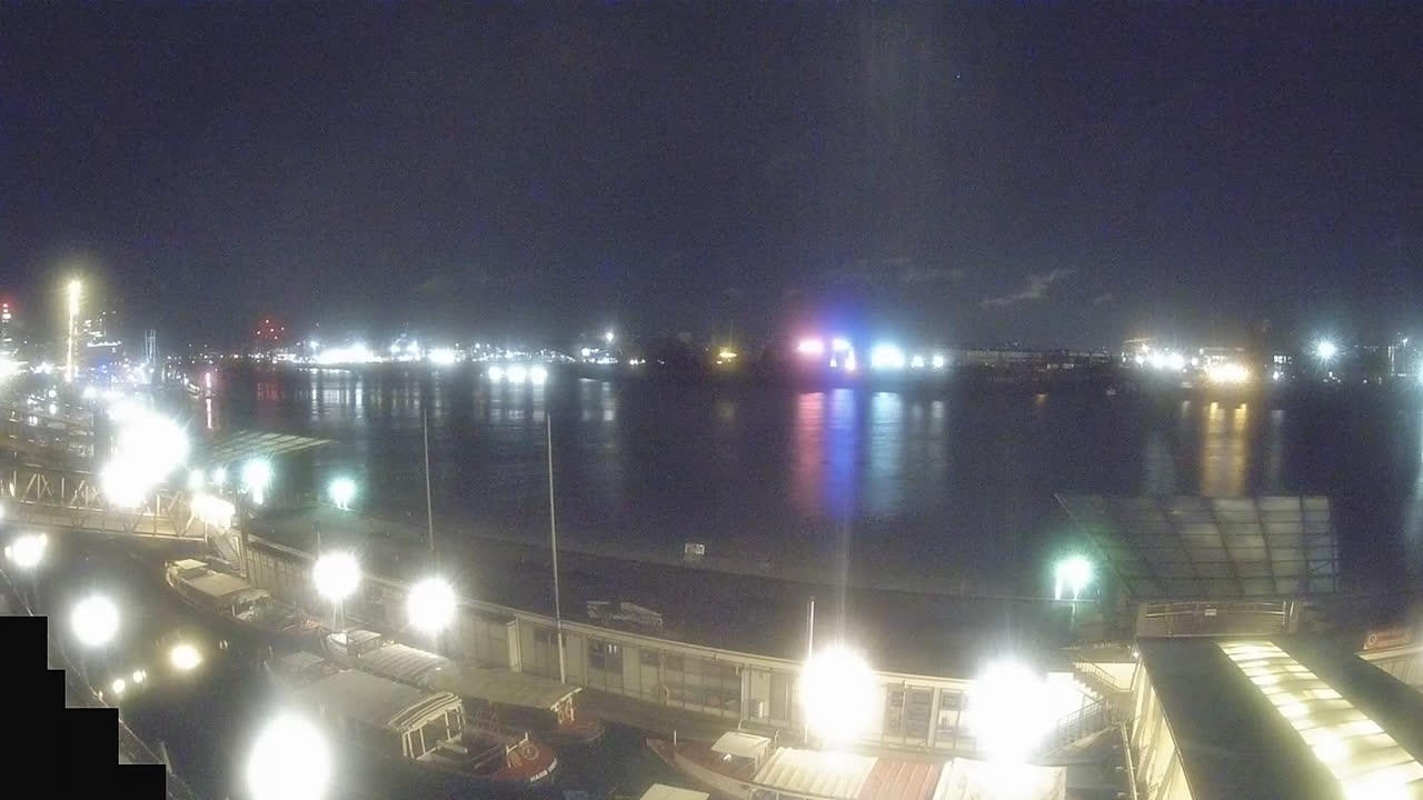 Archiv Foto Webcam Hamburg: Landungsbrücken
