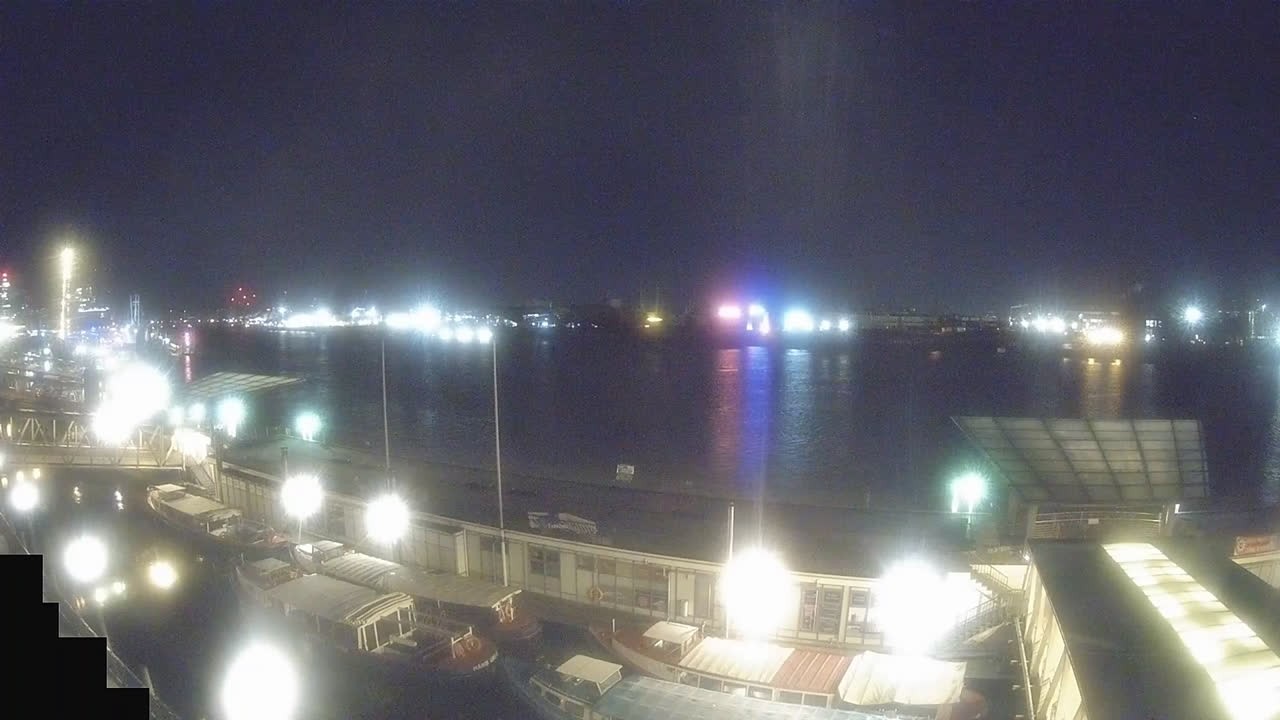 Archiv Foto Webcam Hamburg: Landungsbrücken