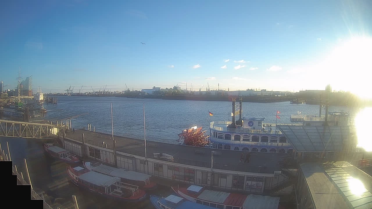 Archiv Foto Webcam Hamburg: Landungsbrücken