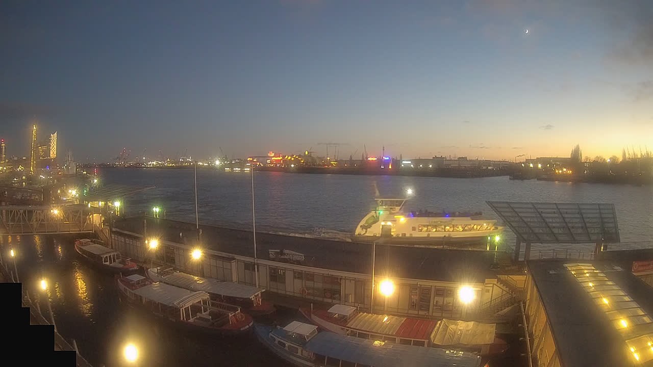 Archiv Foto Webcam Hamburg: Landungsbrücken