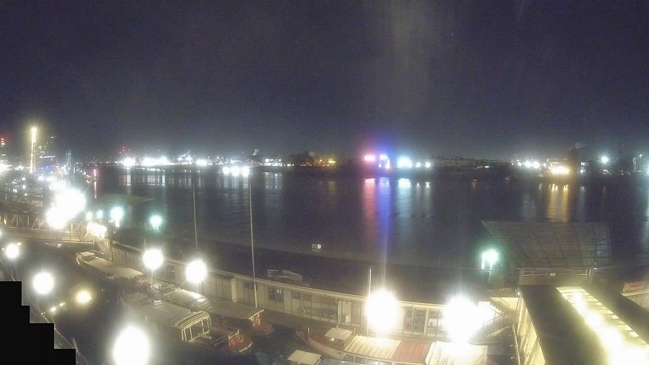 Archiv Foto Webcam Hamburg: Landungsbrücken