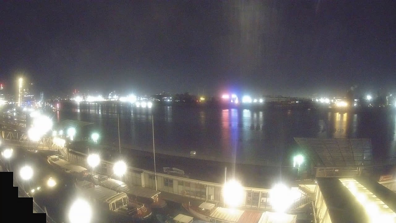 Archiv Foto Webcam Hamburg: Landungsbrücken