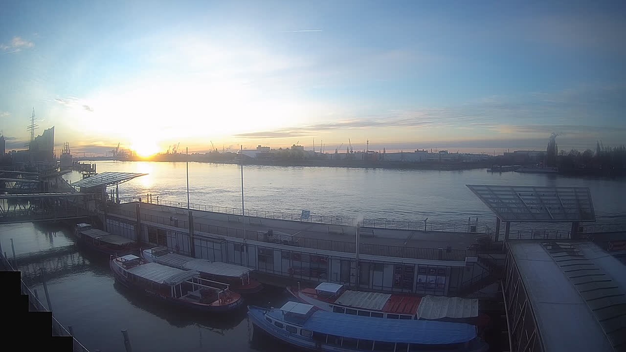 Archiv Foto Webcam Hamburg: Landungsbrücken