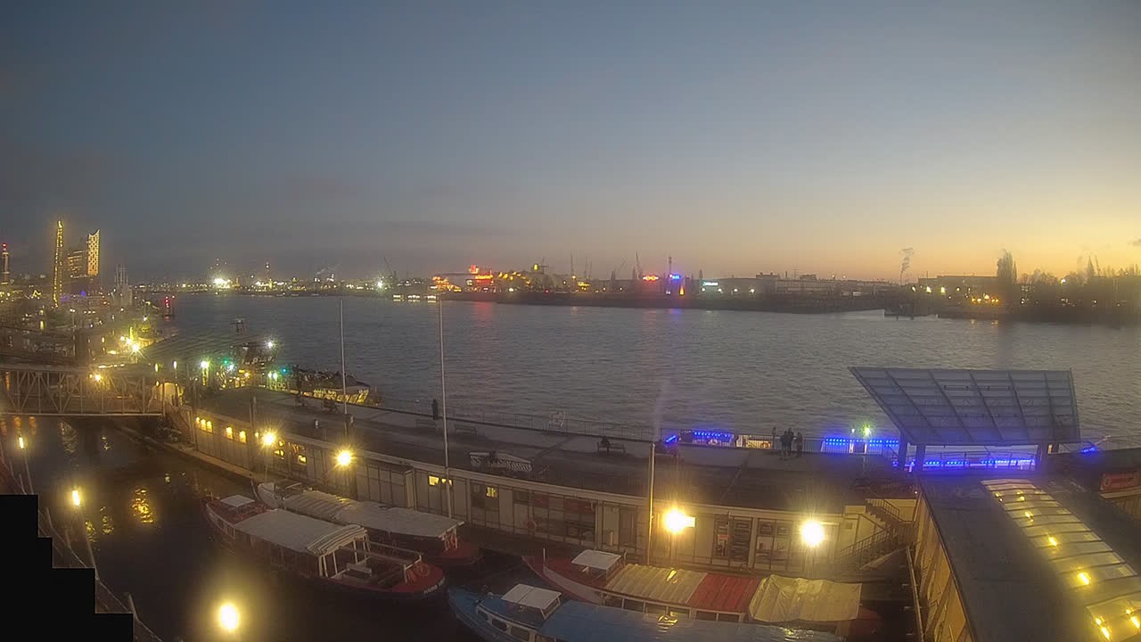 Archiv Foto Webcam Hamburg: Landungsbrücken