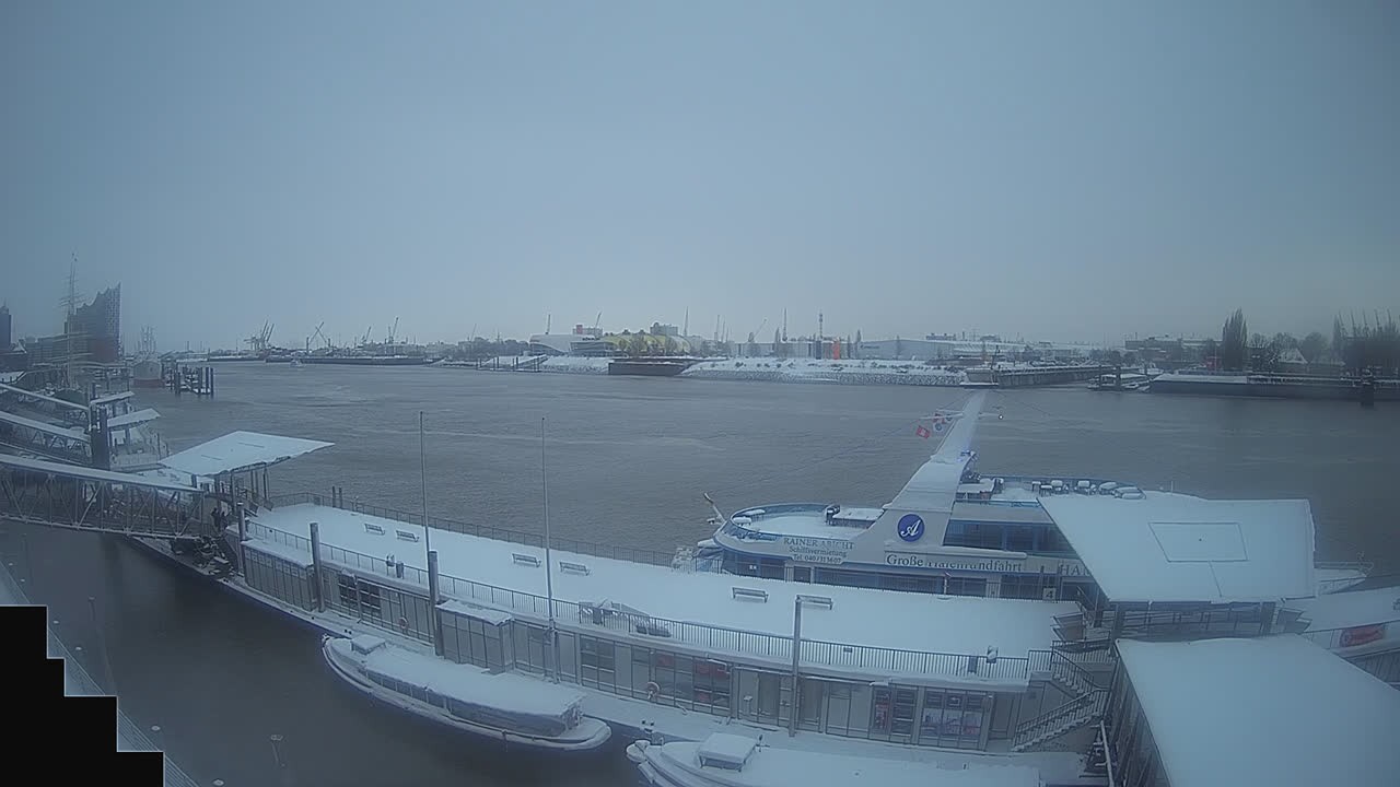Archiv Foto Webcam Hamburg: Landungsbrücken