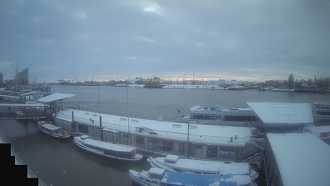 Archiv Foto Webcam Hamburg: Landungsbrücken