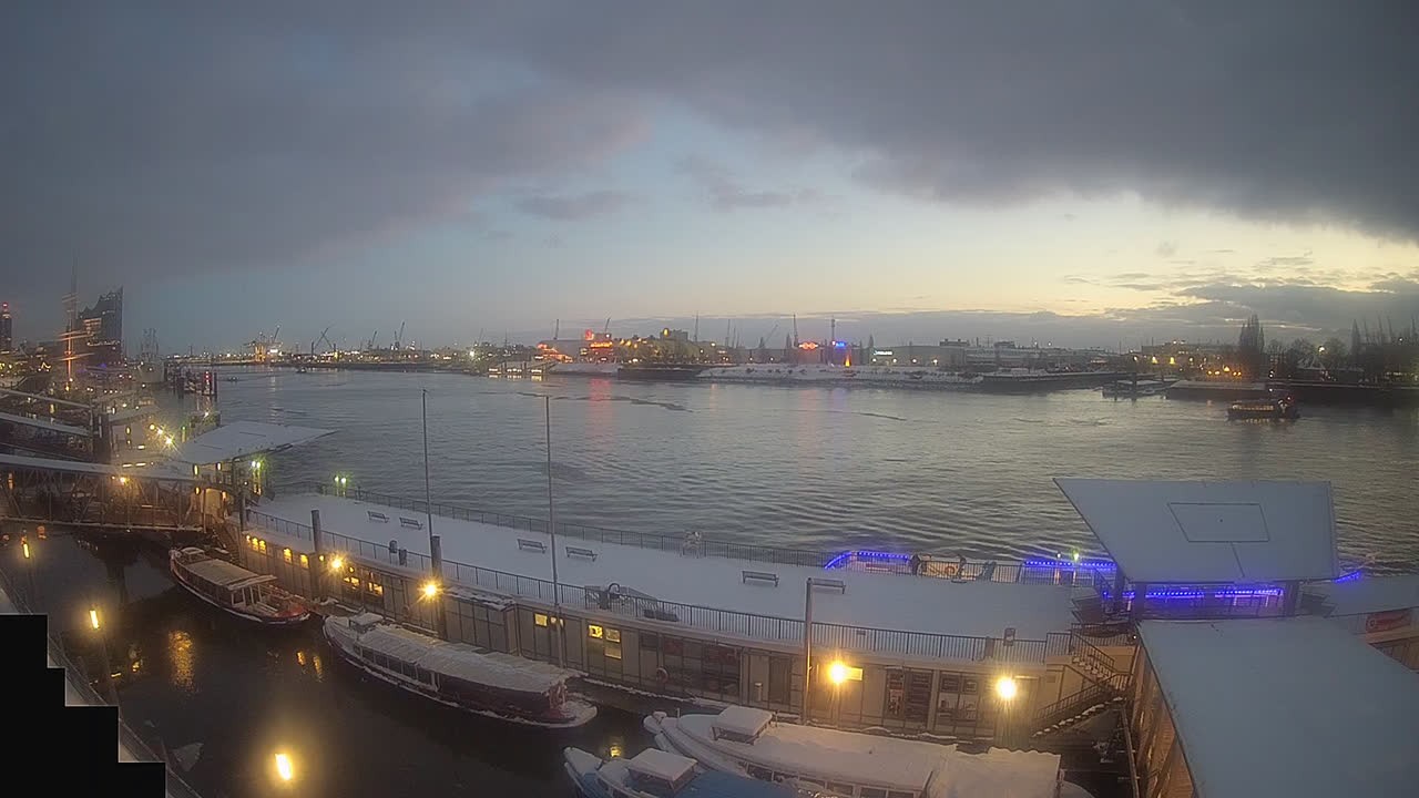 Archiv Foto Webcam Hamburg: Landungsbrücken