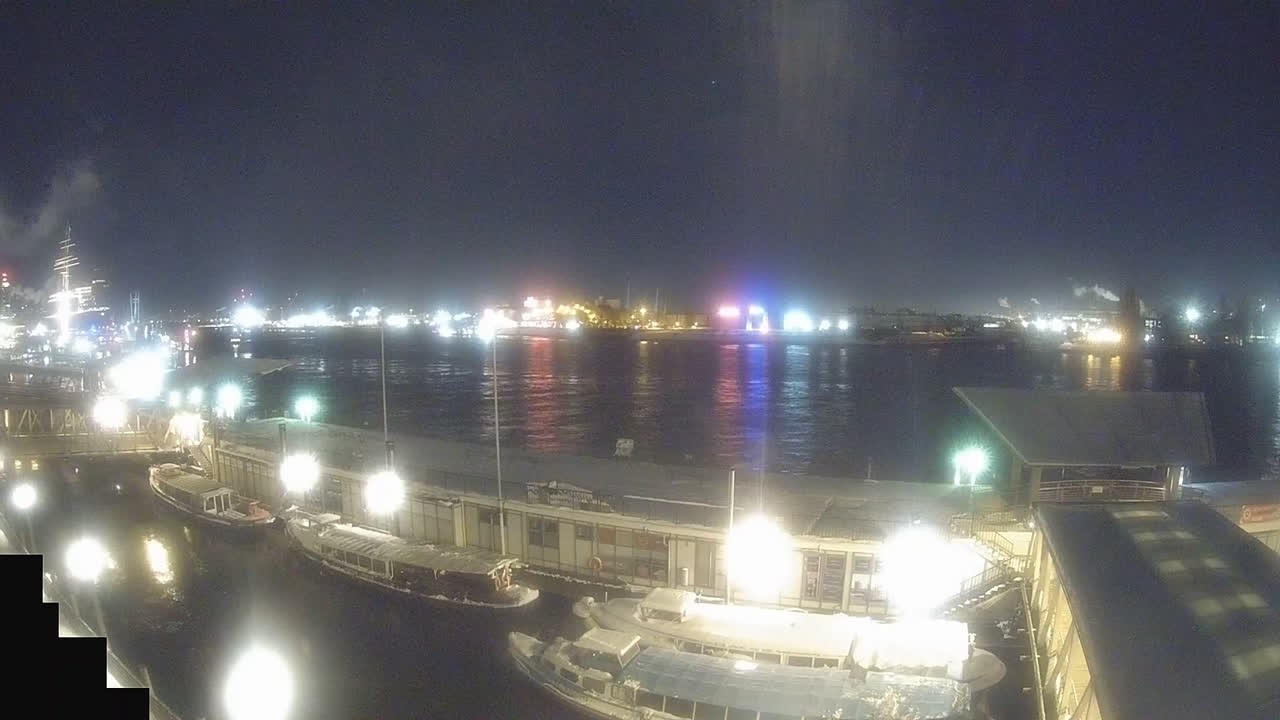 Archiv Foto Webcam Hamburg: Landungsbrücken