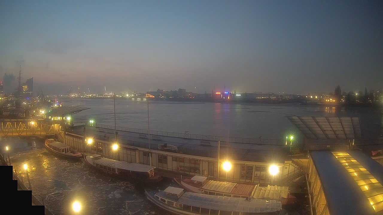 Archiv Foto Webcam Hamburg: Landungsbrücken