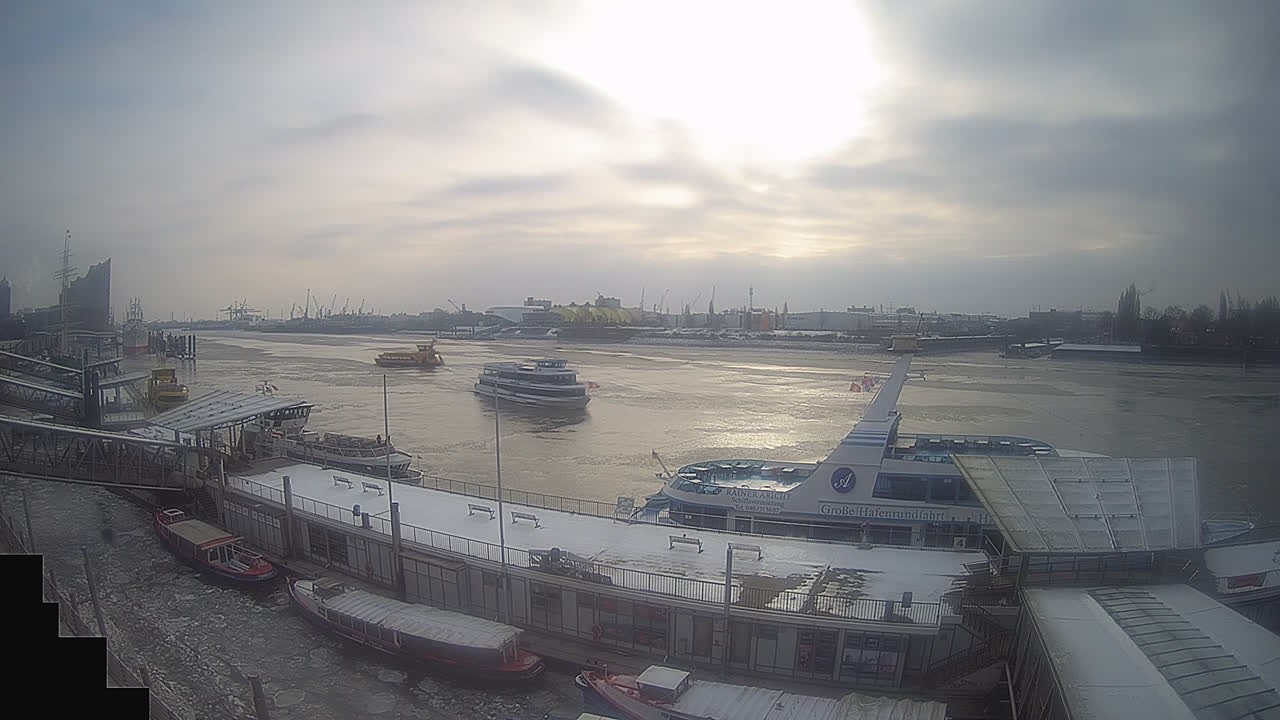 Archiv Foto Webcam Hamburg: Landungsbrücken