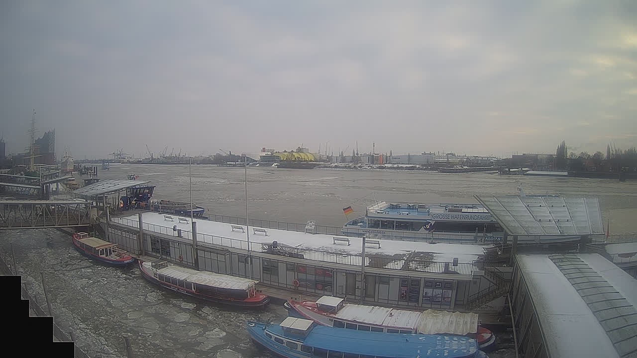 Archiv Foto Webcam Hamburg: Landungsbrücken