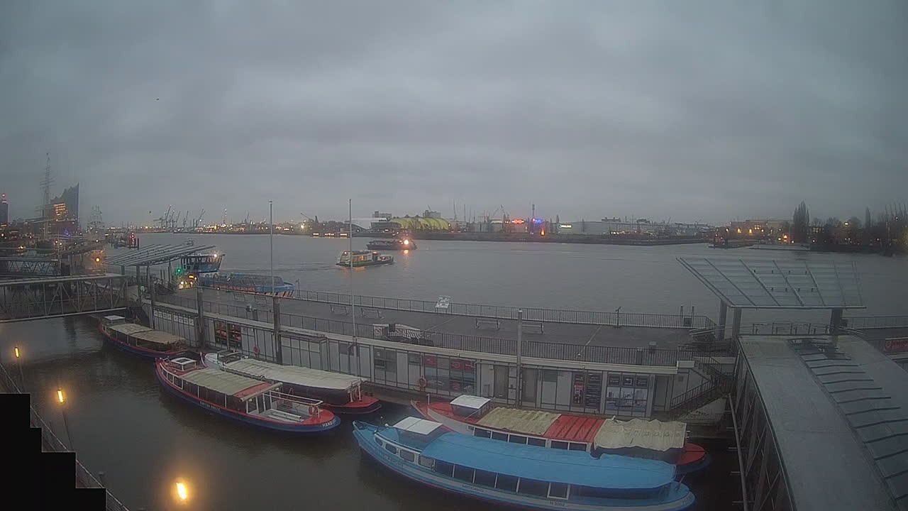 Archiv Foto Webcam Hamburg: Landungsbrücken