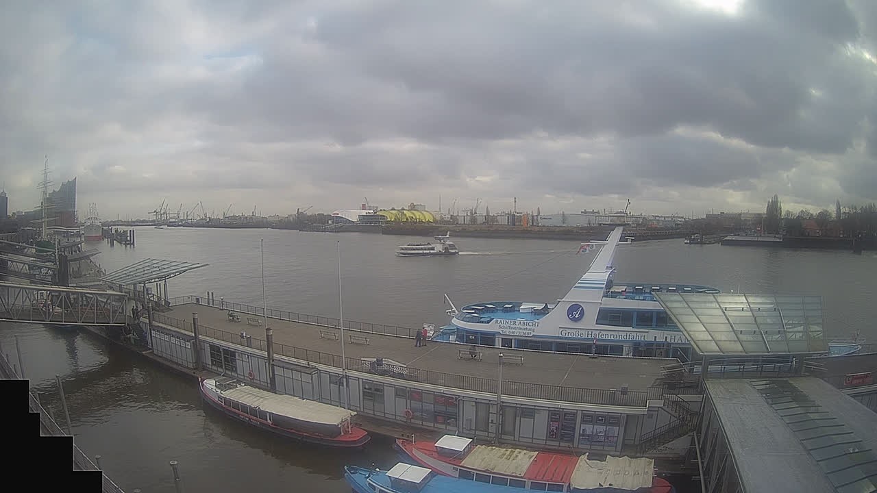Archiv Foto Webcam Hamburg: Landungsbrücken