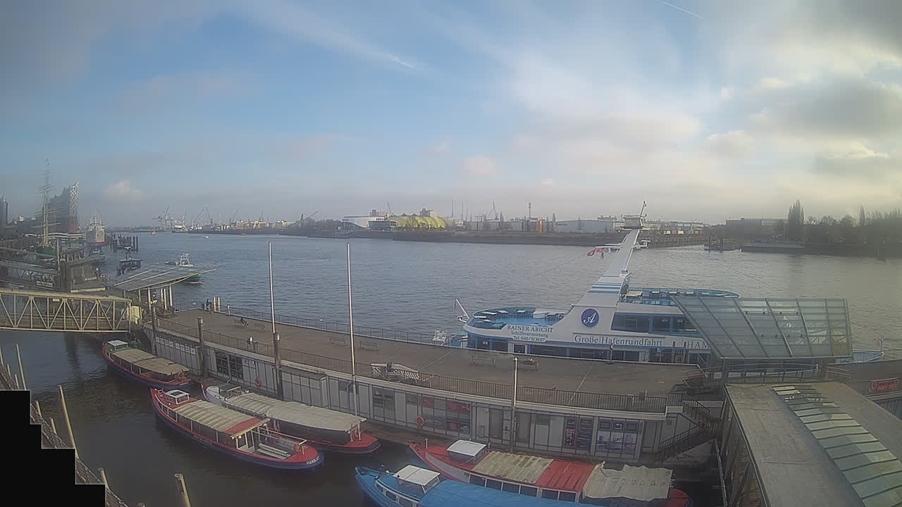 Archiv Foto Webcam Hamburg: Landungsbrücken