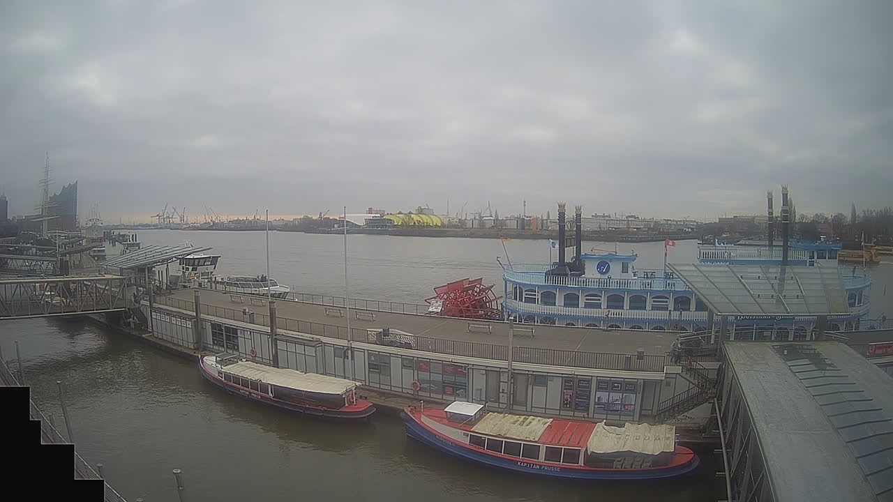 Archiv Foto Webcam Hamburg: Landungsbrücken