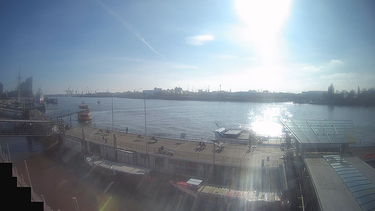 Archiv Foto Webcam Hamburg: Landungsbrücken