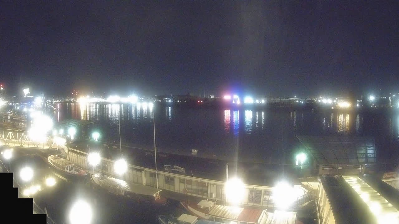 Archiv Foto Webcam Hamburg: Landungsbrücken