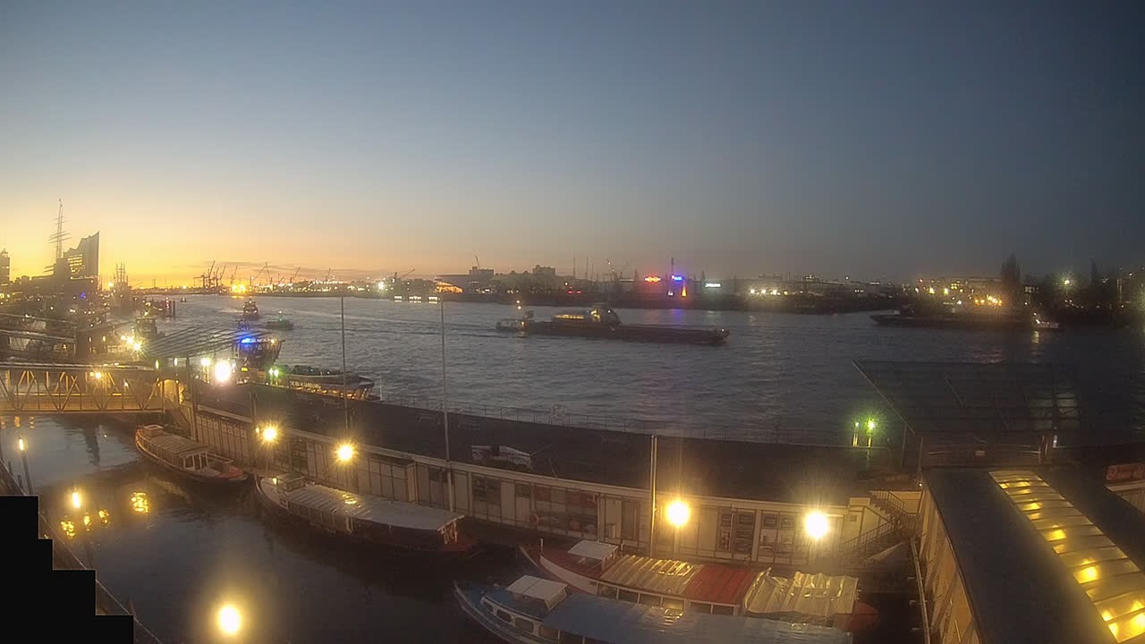 Archiv Foto Webcam Hamburg: Landungsbrücken