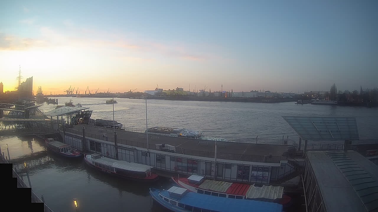 Archiv Foto Webcam Hamburg: Landungsbrücken
