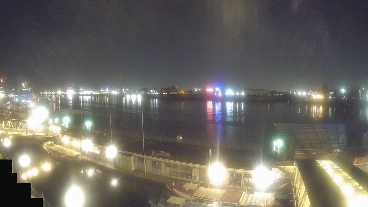 Archiv Foto Webcam Hamburg: Landungsbrücken