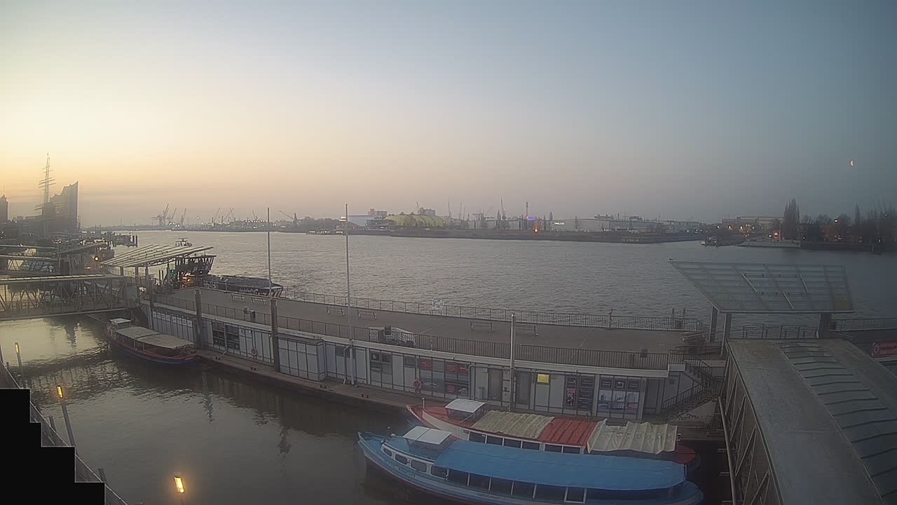Archiv Foto Webcam Hamburg: Landungsbrücken