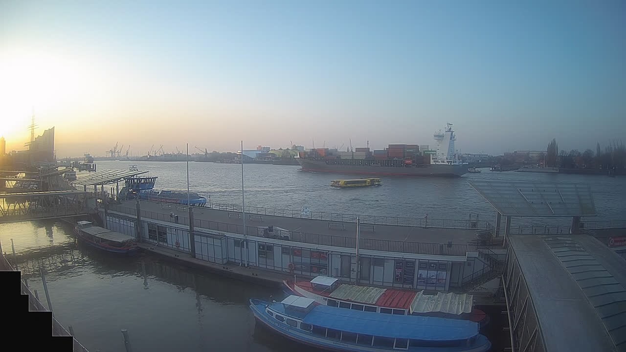 Archiv Foto Webcam Hamburg: Landungsbrücken