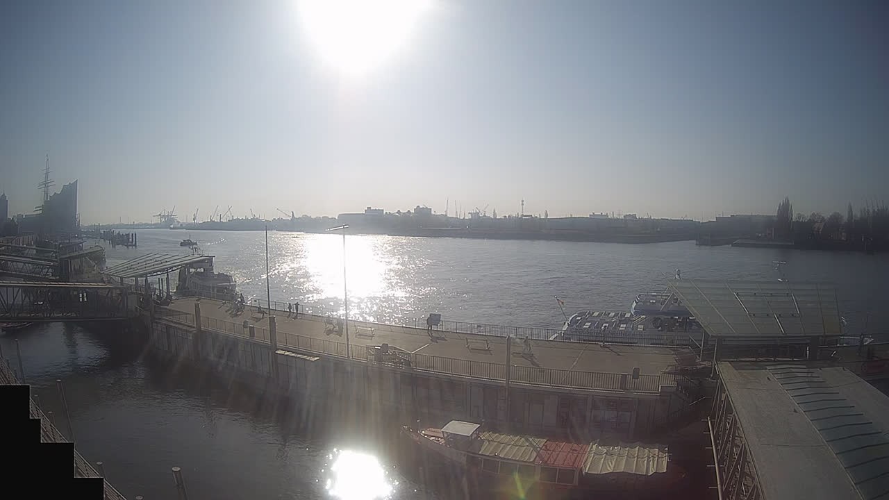 Archiv Foto Webcam Hamburg: Landungsbrücken