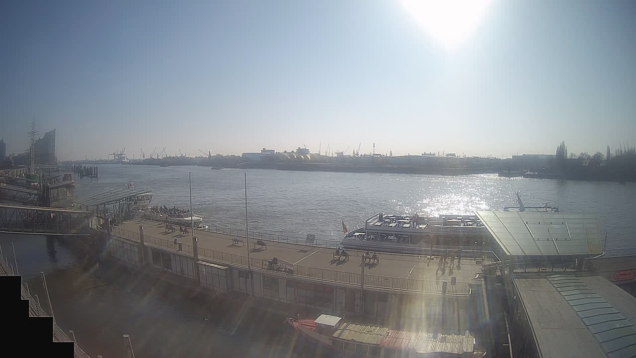 Archiv Foto Webcam Hamburg: Landungsbrücken
