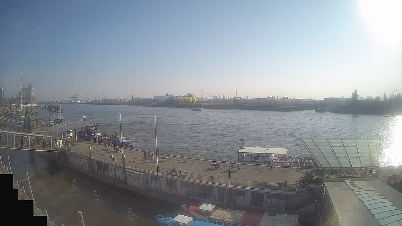 Archiv Foto Webcam Hamburg: Landungsbrücken