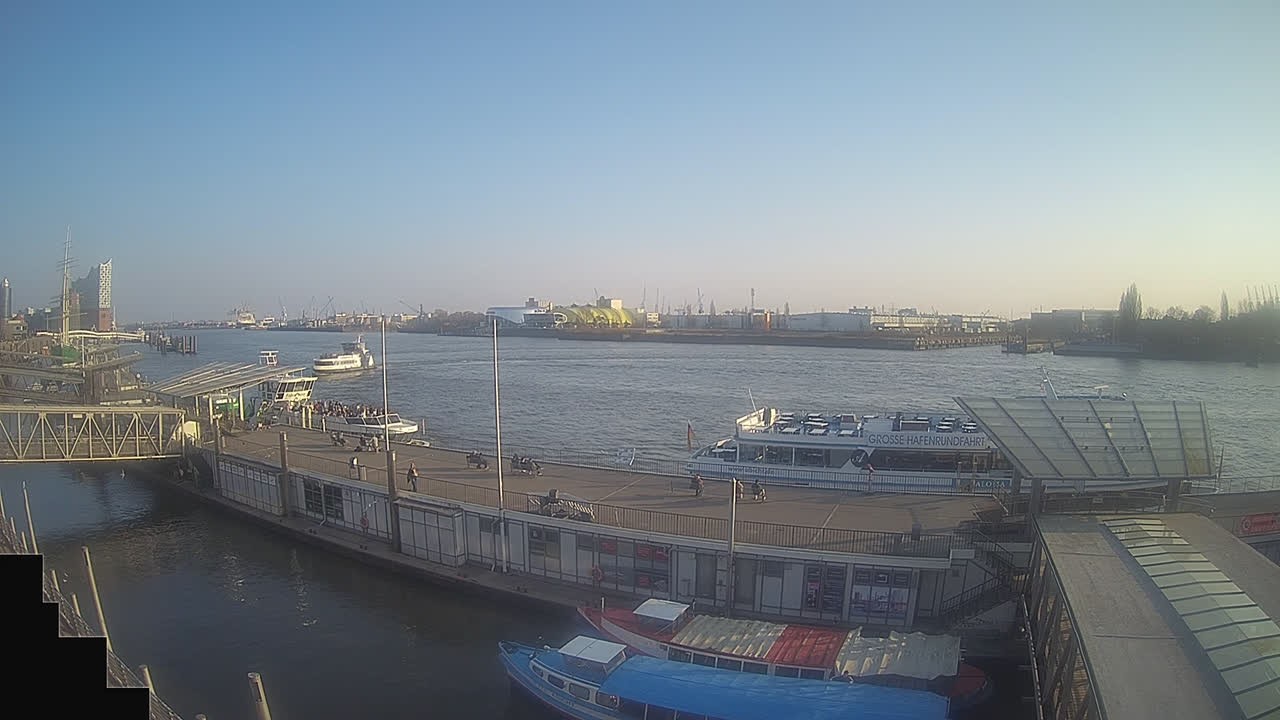 Archiv Foto Webcam Hamburg: Landungsbrücken