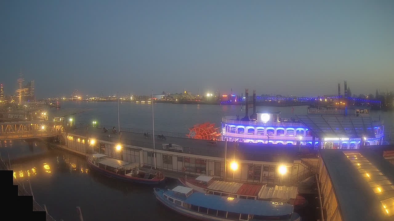 Archiv Foto Webcam Hamburg: Landungsbrücken