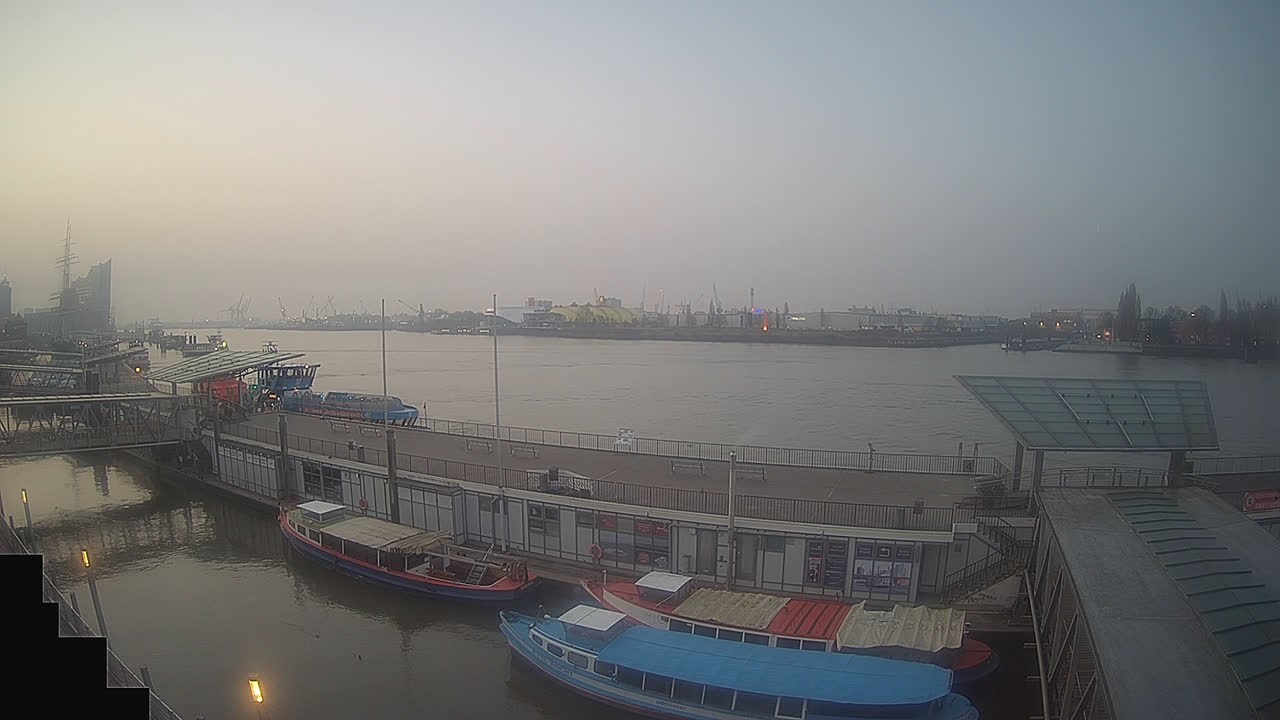 Archiv Foto Webcam Hamburg: Landungsbrücken