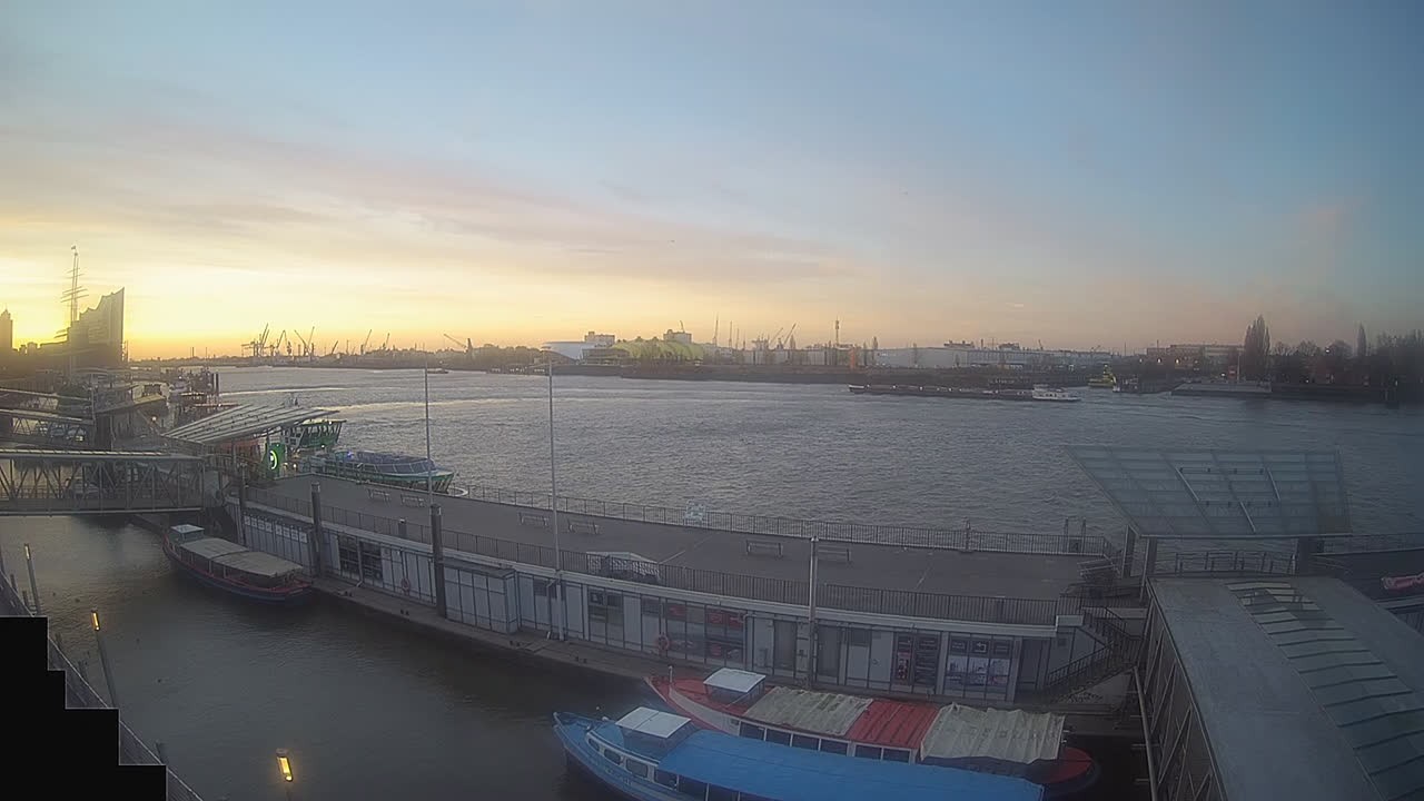 Archiv Foto Webcam Hamburg: Landungsbrücken