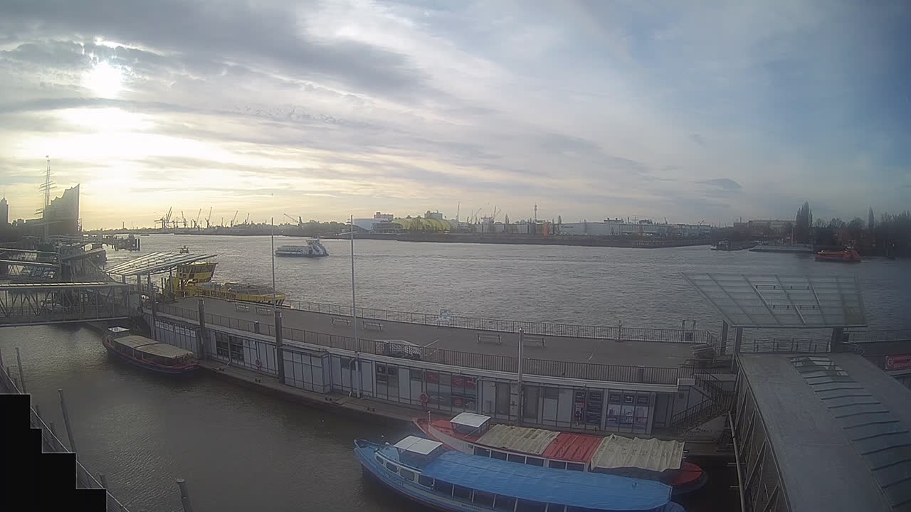 Archiv Foto Webcam Hamburg: Landungsbrücken