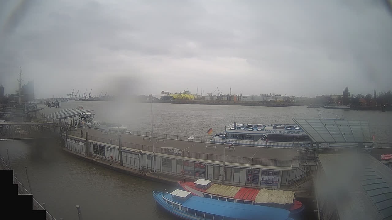 Archiv Foto Webcam Hamburg: Landungsbrücken