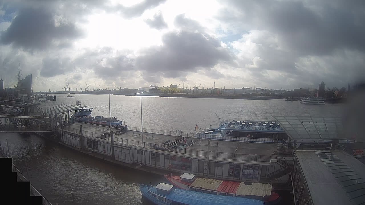Archiv Foto Webcam Hamburg: Landungsbrücken