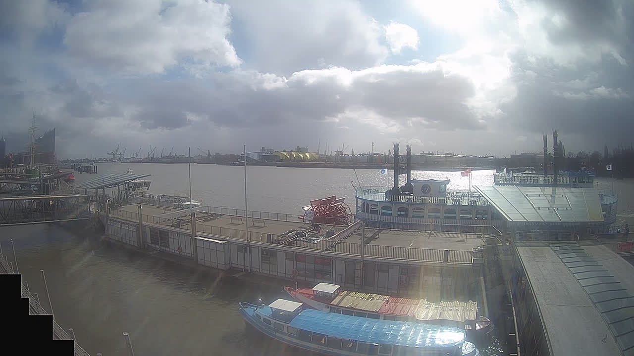 Archiv Foto Webcam Hamburg: Landungsbrücken