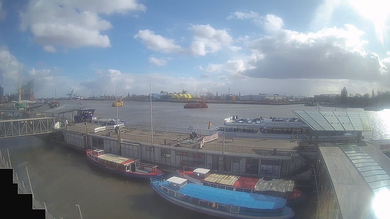 Archiv Foto Webcam Hamburg: Landungsbrücken