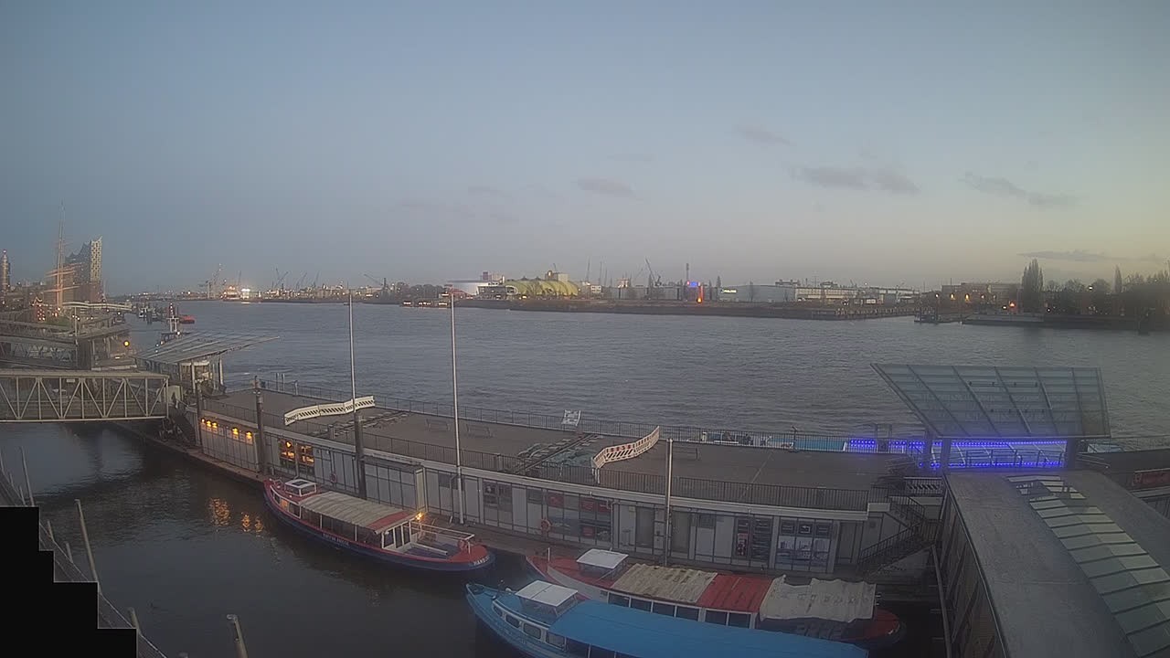 Archiv Foto Webcam Hamburg: Landungsbrücken