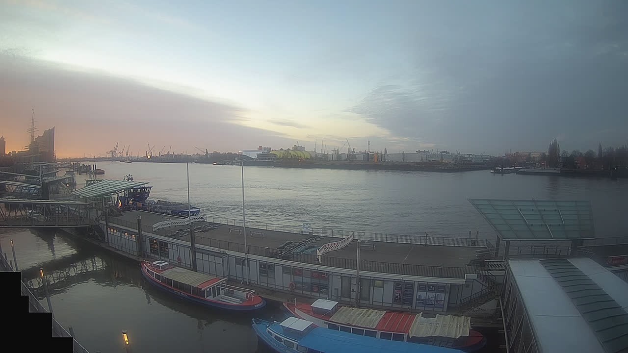 Archiv Foto Webcam Hamburg: Landungsbrücken