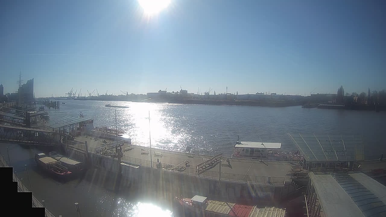 Archiv Foto Webcam Hamburg: Landungsbrücken