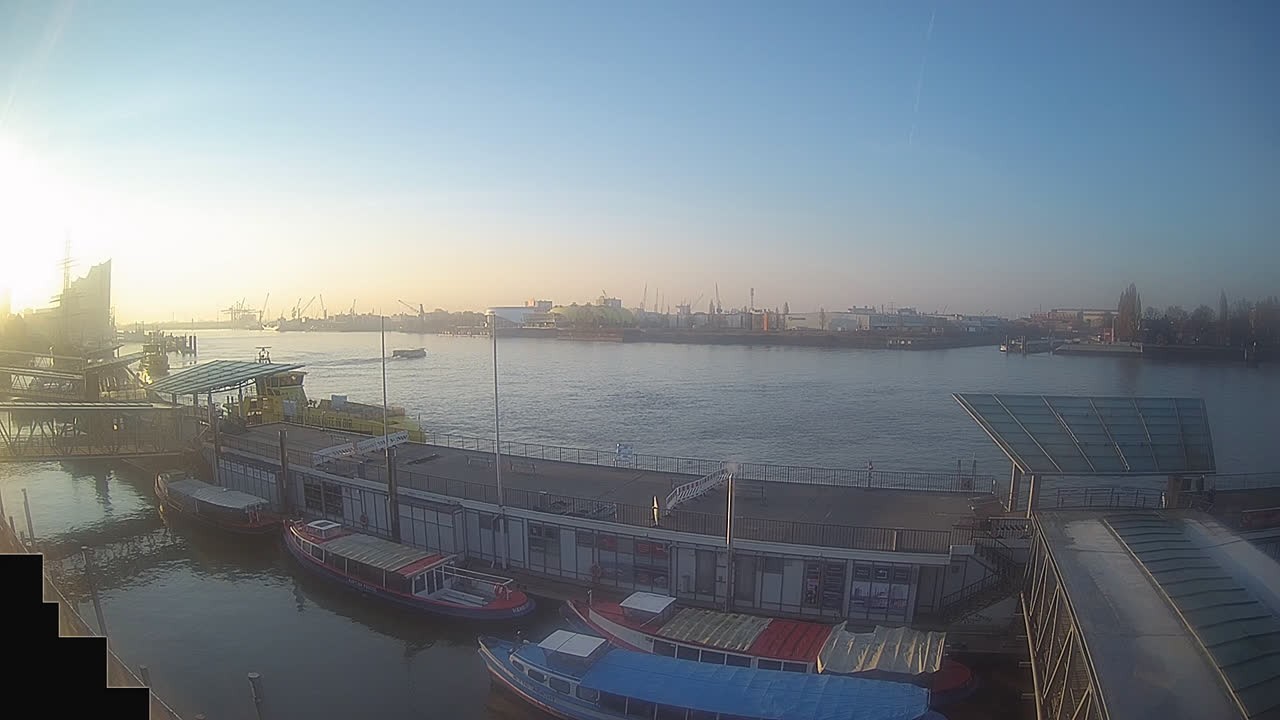 Archiv Foto Webcam Hamburg: Landungsbrücken