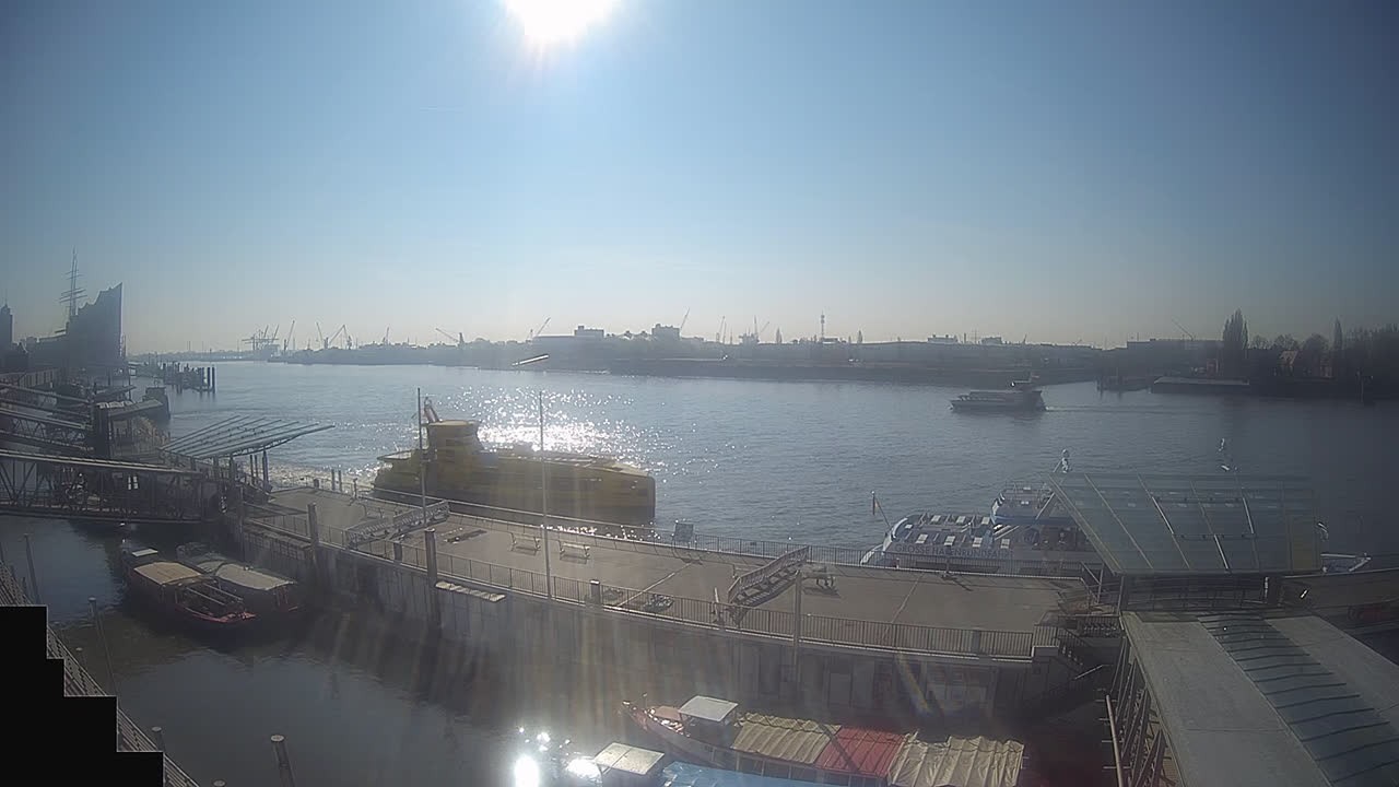 Archiv Foto Webcam Hamburg: Landungsbrücken