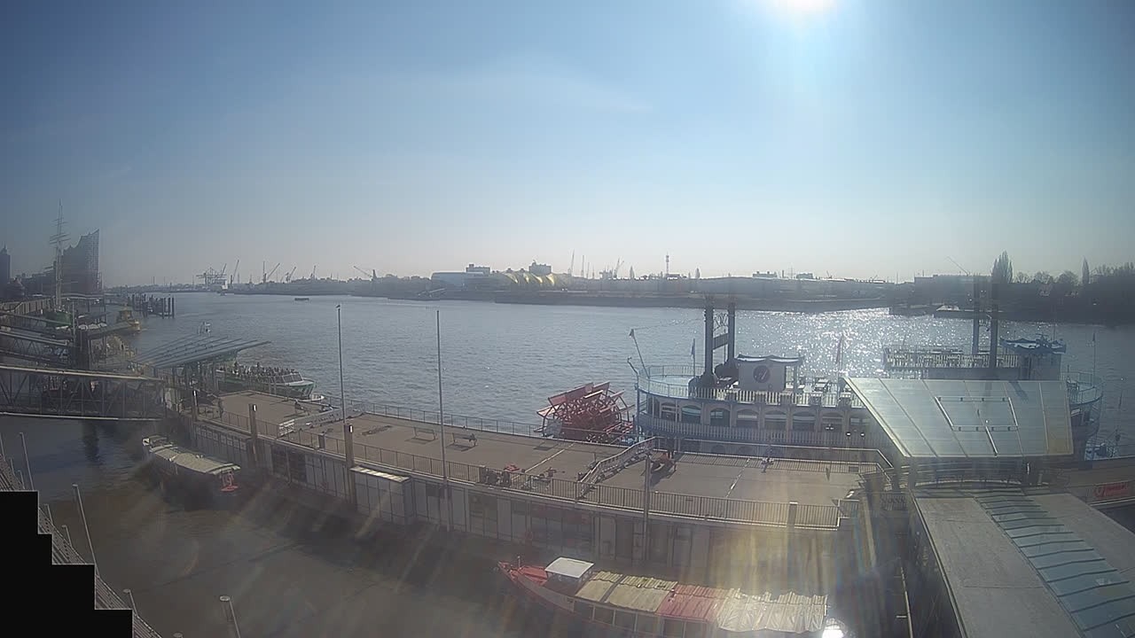 Archiv Foto Webcam Hamburg: Landungsbrücken
