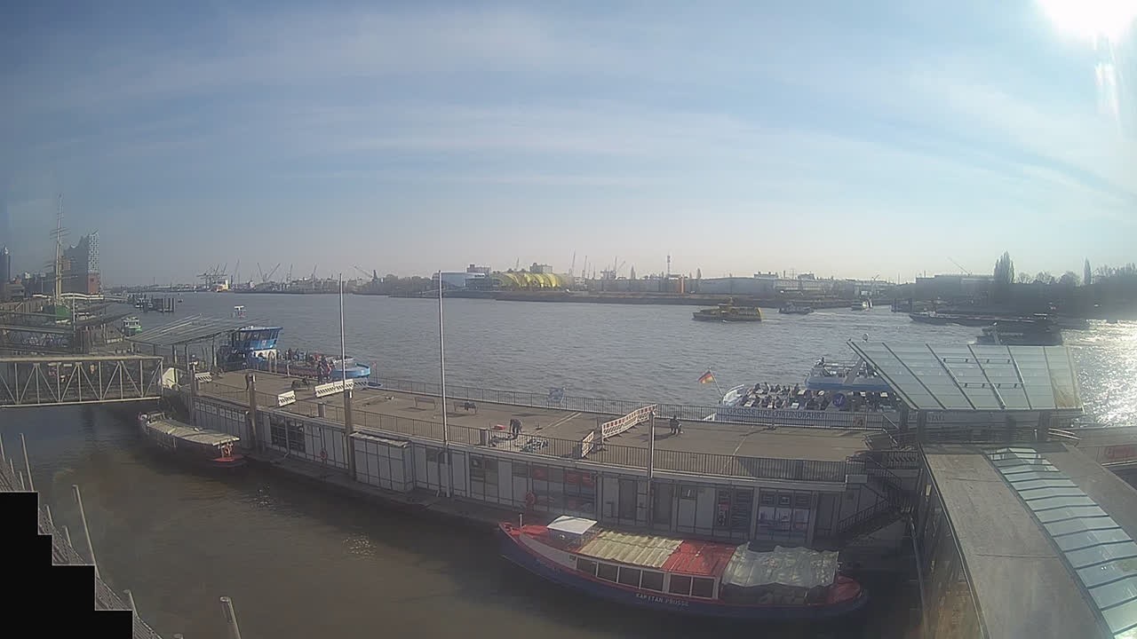 Archiv Foto Webcam Hamburg: Landungsbrücken