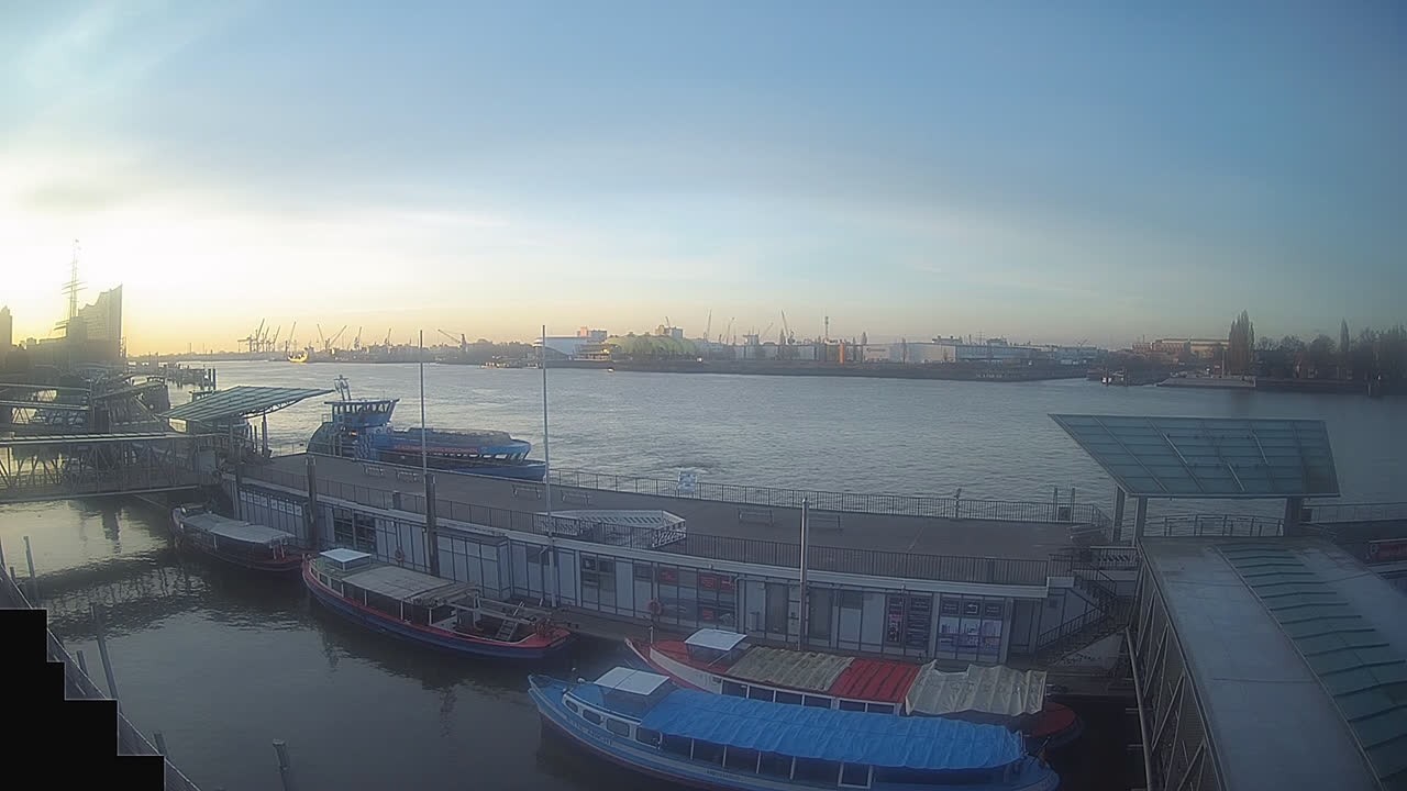 Archiv Foto Webcam Hamburg: Landungsbrücken