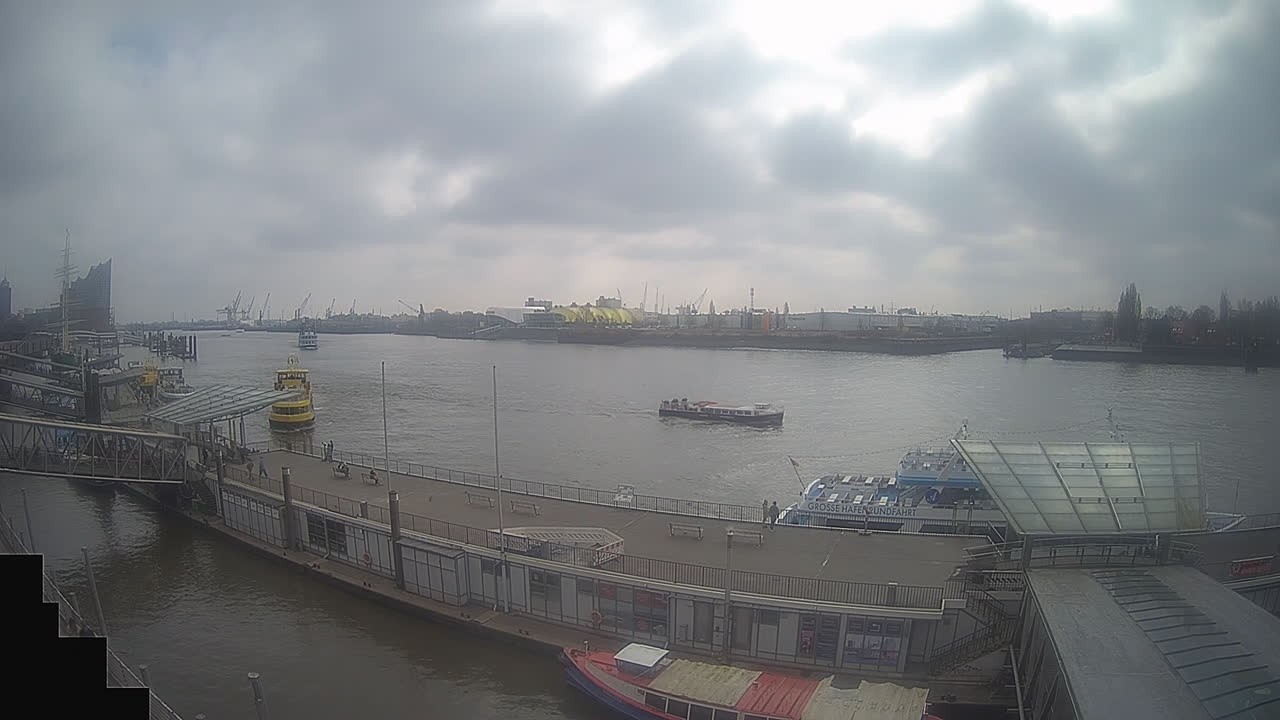 Archiv Foto Webcam Hamburg: Landungsbrücken